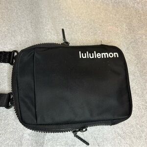lululemon athletica Men's Sleek Black Belt Bag